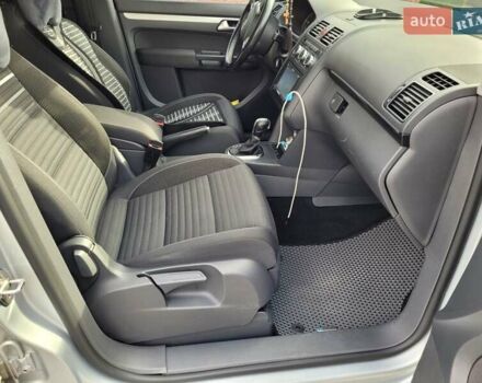 Серый Фольксваген Туран, объемом двигателя 2 л и пробегом 260 тыс. км за 14700 $, фото 10 на Automoto.ua