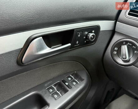 Серый Фольксваген Туран, объемом двигателя 1.6 л и пробегом 236 тыс. км за 12300 $, фото 22 на Automoto.ua