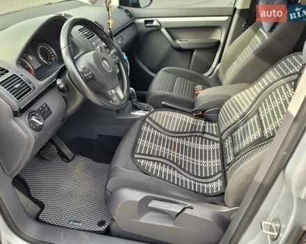 Серый Фольксваген Туран, объемом двигателя 2 л и пробегом 260 тыс. км за 14700 $, фото 7 на Automoto.ua