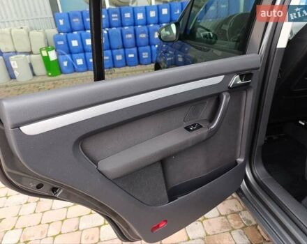 Сірий Фольксваген Туран, об'ємом двигуна 1.6 л та пробігом 228 тис. км за 11700 $, фото 87 на Automoto.ua