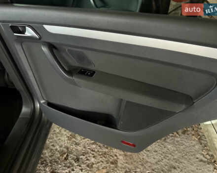 Серый Фольксваген Туран, объемом двигателя 1.6 л и пробегом 230 тыс. км за 13300 $, фото 31 на Automoto.ua