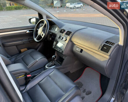 Сірий Фольксваген Туран, об'ємом двигуна 2 л та пробігом 342 тис. км за 9600 $, фото 10 на Automoto.ua