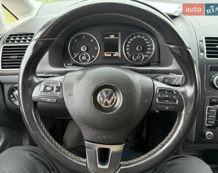Серый Фольксваген Туран, объемом двигателя 1.6 л и пробегом 236 тыс. км за 12300 $, фото 17 на Automoto.ua