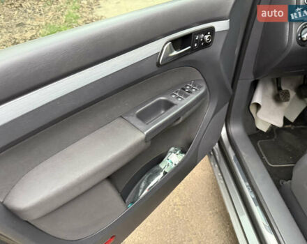 Серый Фольксваген Туран, объемом двигателя 1.6 л и пробегом 230 тыс. км за 13300 $, фото 42 на Automoto.ua