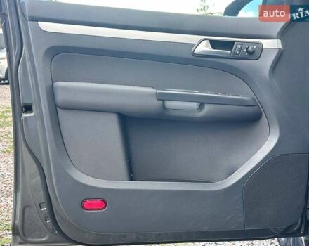 Серый Фольксваген Туран, объемом двигателя 1.6 л и пробегом 267 тыс. км за 11200 $, фото 10 на Automoto.ua