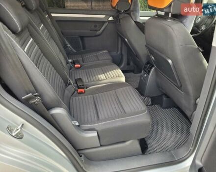 Серый Фольксваген Туран, объемом двигателя 2 л и пробегом 260 тыс. км за 14700 $, фото 11 на Automoto.ua