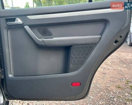 Серый Фольксваген Туран, объемом двигателя 1.6 л и пробегом 267 тыс. км за 11200 $, фото 25 на Automoto.ua