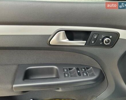 Серый Фольксваген Туран, объемом двигателя 2 л и пробегом 260 тыс. км за 14700 $, фото 14 на Automoto.ua