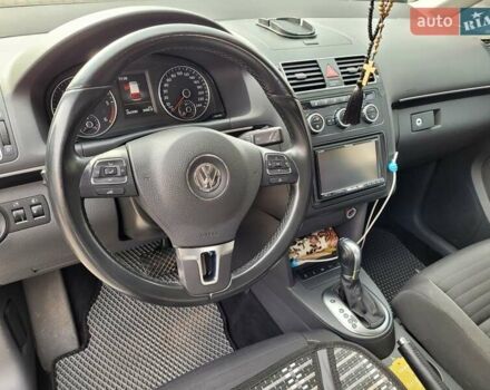 Серый Фольксваген Туран, объемом двигателя 2 л и пробегом 260 тыс. км за 14700 $, фото 6 на Automoto.ua