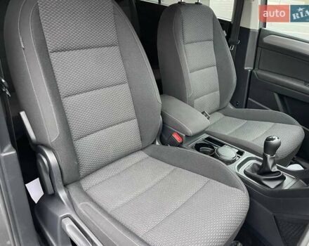 Серый Фольксваген Туран, объемом двигателя 1.97 л и пробегом 280 тыс. км за 14400 $, фото 50 на Automoto.ua