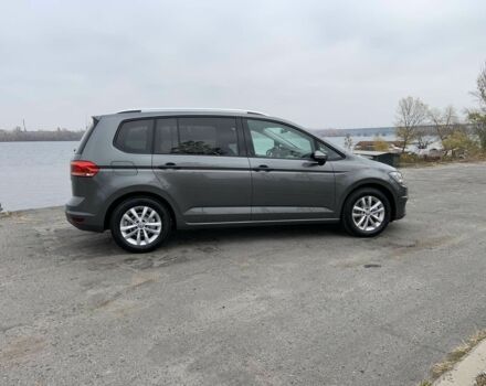 Серый Фольксваген Туран, объемом двигателя 1.6 л и пробегом 245 тыс. км за 16000 $, фото 2 на Automoto.ua