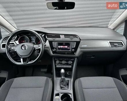Серый Фольксваген Туран, объемом двигателя 1.6 л и пробегом 246 тыс. км за 14700 $, фото 5 на Automoto.ua