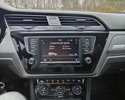 Серый Фольксваген Туран, объемом двигателя 1.6 л и пробегом 302 тыс. км за 13550 $, фото 44 на Automoto.ua