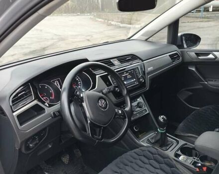 Серый Фольксваген Туран, объемом двигателя 1.6 л и пробегом 302 тыс. км за 13550 $, фото 51 на Automoto.ua