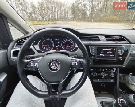 Серый Фольксваген Туран, объемом двигателя 1.6 л и пробегом 302 тыс. км за 13550 $, фото 43 на Automoto.ua