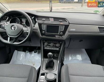 Серый Фольксваген Туран, объемом двигателя 1.97 л и пробегом 280 тыс. км за 14400 $, фото 32 на Automoto.ua