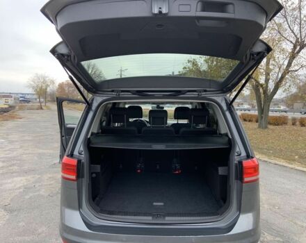 Серый Фольксваген Туран, объемом двигателя 1.6 л и пробегом 245 тыс. км за 16000 $, фото 6 на Automoto.ua