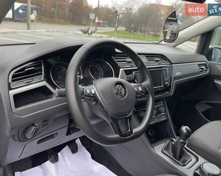 Серый Фольксваген Туран, объемом двигателя 1.97 л и пробегом 280 тыс. км за 14400 $, фото 19 на Automoto.ua