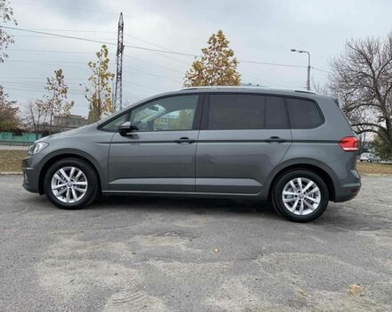 Серый Фольксваген Туран, объемом двигателя 1.6 л и пробегом 245 тыс. км за 16000 $, фото 3 на Automoto.ua