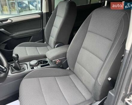 Серый Фольксваген Туран, объемом двигателя 1.97 л и пробегом 280 тыс. км за 14400 $, фото 20 на Automoto.ua