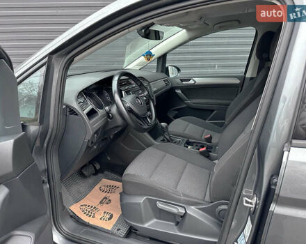 Серый Фольксваген Туран, объемом двигателя 1.6 л и пробегом 246 тыс. км за 14700 $, фото 4 на Automoto.ua