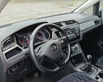 Серый Фольксваген Туран, объемом двигателя 1.6 л и пробегом 302 тыс. км за 13550 $, фото 52 на Automoto.ua