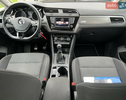 Серый Фольксваген Туран, объемом двигателя 1.6 л и пробегом 275 тыс. км за 14300 $, фото 10 на Automoto.ua