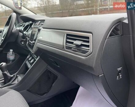 Серый Фольксваген Туран, объемом двигателя 1.97 л и пробегом 280 тыс. км за 14400 $, фото 35 на Automoto.ua