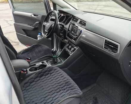 Серый Фольксваген Туран, объемом двигателя 1.6 л и пробегом 302 тыс. км за 13550 $, фото 37 на Automoto.ua