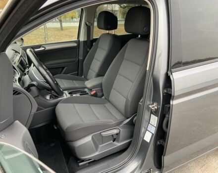 Серый Фольксваген Туран, объемом двигателя 1.6 л и пробегом 245 тыс. км за 16000 $, фото 5 на Automoto.ua