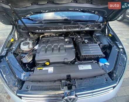 Серый Фольксваген Туран, объемом двигателя 2 л и пробегом 180 тыс. км за 19500 $, фото 2 на Automoto.ua