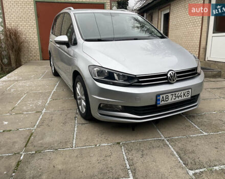 Серый Фольксваген Туран, объемом двигателя 1.6 л и пробегом 218 тыс. км за 14599 $, фото 2 на Automoto.ua