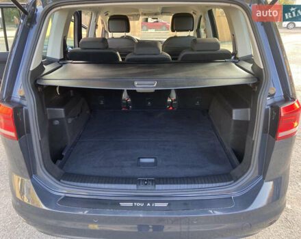 Серый Фольксваген Туран, объемом двигателя 1.6 л и пробегом 210 тыс. км за 16400 $, фото 14 на Automoto.ua