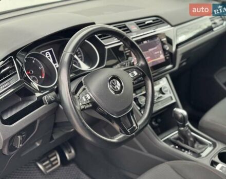 Серый Фольксваген Туран, объемом двигателя 2 л и пробегом 240 тыс. км за 17300 $, фото 26 на Automoto.ua