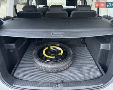 Серый Фольксваген Туран, объемом двигателя 2 л и пробегом 240 тыс. км за 17300 $, фото 70 на Automoto.ua