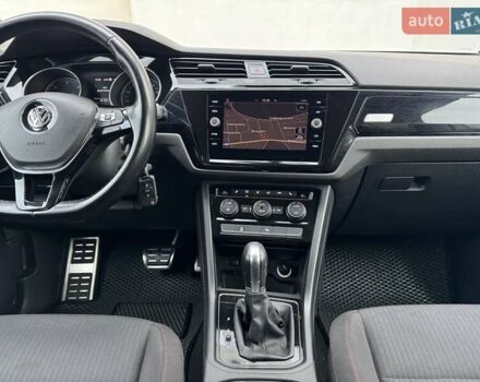 Серый Фольксваген Туран, объемом двигателя 2 л и пробегом 240 тыс. км за 17300 $, фото 34 на Automoto.ua