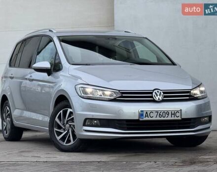 Серый Фольксваген Туран, объемом двигателя 2 л и пробегом 240 тыс. км за 17300 $, фото 1 на Automoto.ua