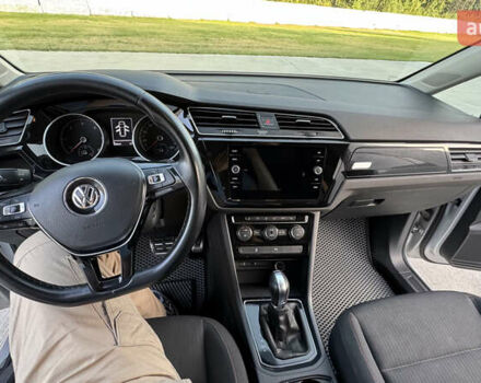 Сірий Фольксваген Туран, об'ємом двигуна 1.97 л та пробігом 240 тис. км за 17500 $, фото 10 на Automoto.ua