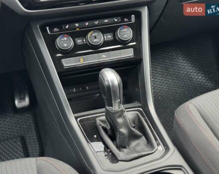 Серый Фольксваген Туран, объемом двигателя 2 л и пробегом 240 тыс. км за 17300 $, фото 66 на Automoto.ua