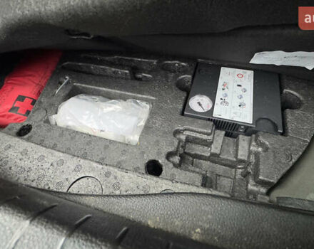 Серый Фольксваген Туран, объемом двигателя 1.97 л и пробегом 278 тыс. км за 18700 $, фото 69 на Automoto.ua