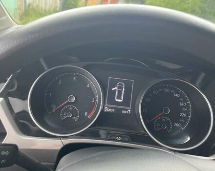 Серый Фольксваген Туран, объемом двигателя 1.6 л и пробегом 232 тыс. км за 16500 $, фото 4 на Automoto.ua