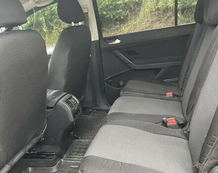 Серый Фольксваген Туран, объемом двигателя 1.6 л и пробегом 232 тыс. км за 16500 $, фото 2 на Automoto.ua