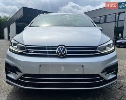 Серый Фольксваген Туран, объемом двигателя 1.5 л и пробегом 101 тыс. км за 15000 $, фото 1 на Automoto.ua