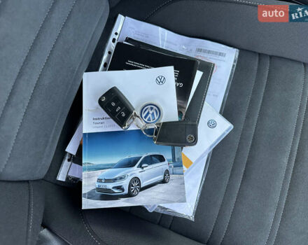 Серый Фольксваген Туран, объемом двигателя 2 л и пробегом 236 тыс. км за 20500 $, фото 90 на Automoto.ua