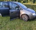 Серый Фольксваген Туран, объемом двигателя 1.6 л и пробегом 246 тыс. км за 4500 $, фото 4 на Automoto.ua