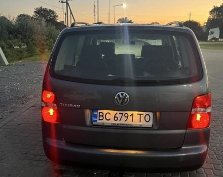 Серый Фольксваген Туран, объемом двигателя 1.6 л и пробегом 290 тыс. км за 4700 $, фото 3 на Automoto.ua