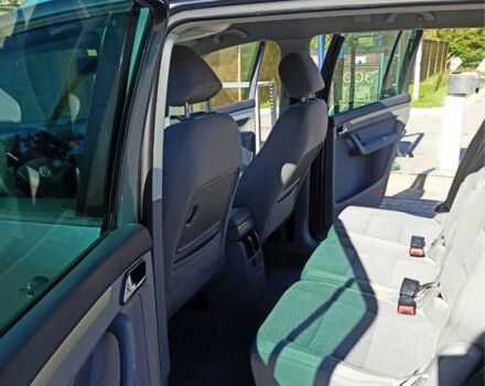 Серый Фольксваген Туран, объемом двигателя 2 л и пробегом 224 тыс. км за 3494 $, фото 9 на Automoto.ua