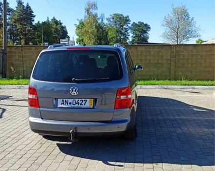 Серый Фольксваген Туран, объемом двигателя 2 л и пробегом 224 тыс. км за 3494 $, фото 2 на Automoto.ua