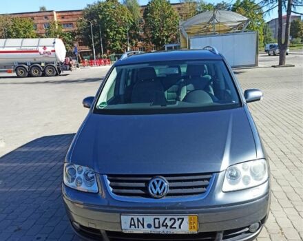 Серый Фольксваген Туран, объемом двигателя 2 л и пробегом 224 тыс. км за 3480 $, фото 1 на Automoto.ua