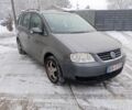 Сірий Фольксваген Туран, об'ємом двигуна 2 л та пробігом 312 тис. км за 3096 $, фото 1 на Automoto.ua